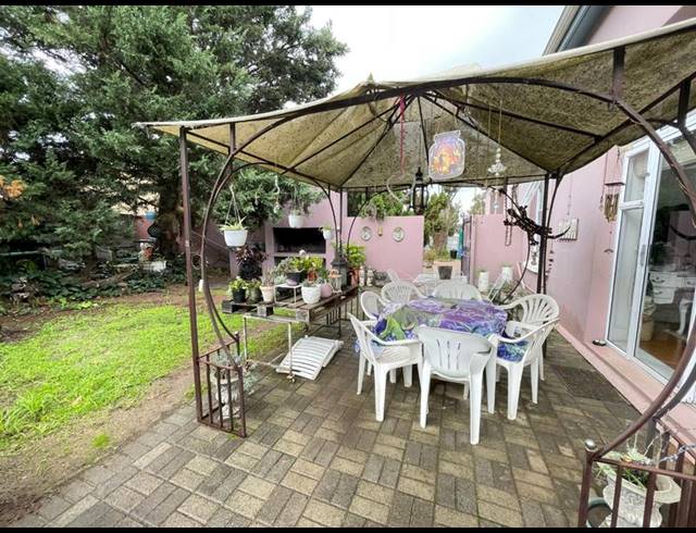 4 BEDROOM HOUSE FOR SALE IN BERGZICHT